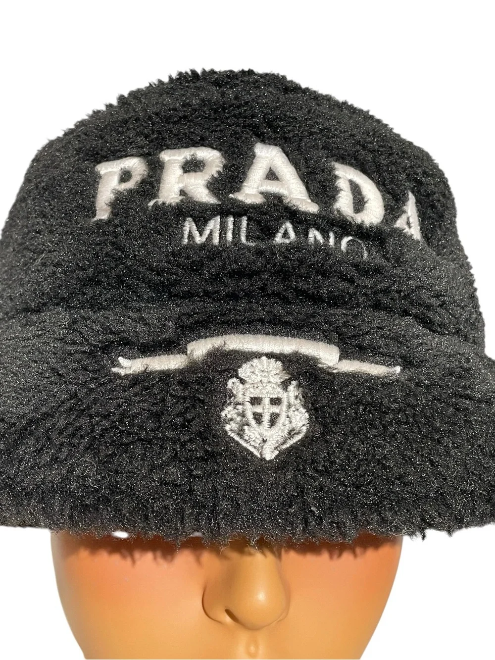 🎩 Women’s Black Fuzzy Bucket Hat 🎩